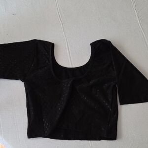 Black Women’s Scoop Neck Crop Top - Unbranded